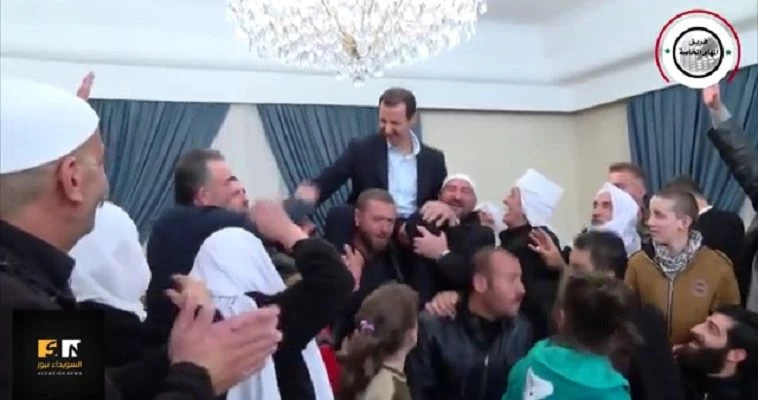 Σύροι αποθεώνουν τον Μπασάρ αλ Άσαντ – Τον σήκωσαν στους ώμους τους (βίντεο)